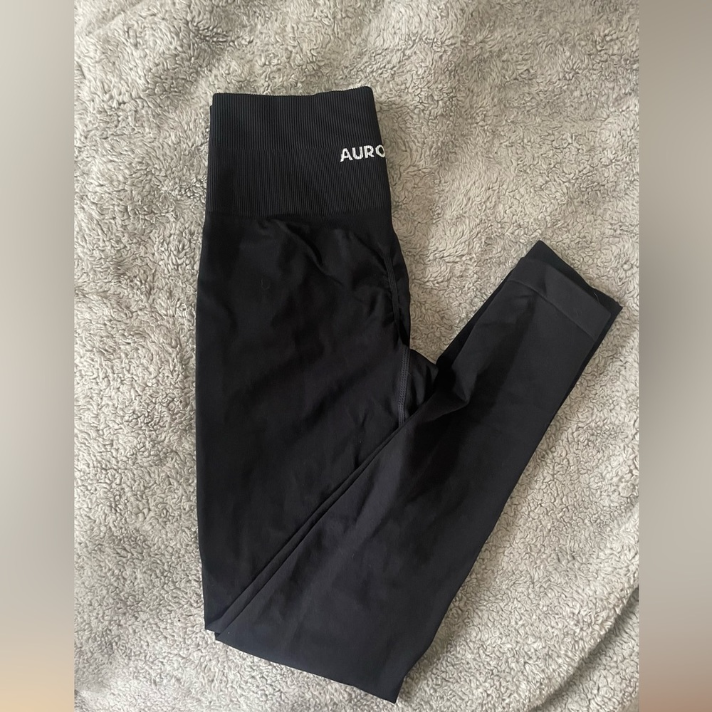 Black scrunch leggings